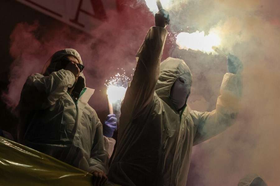 Fan-Eklat in Belgien: Fans werfen mit toten Ratten auf Lüttich-Fans