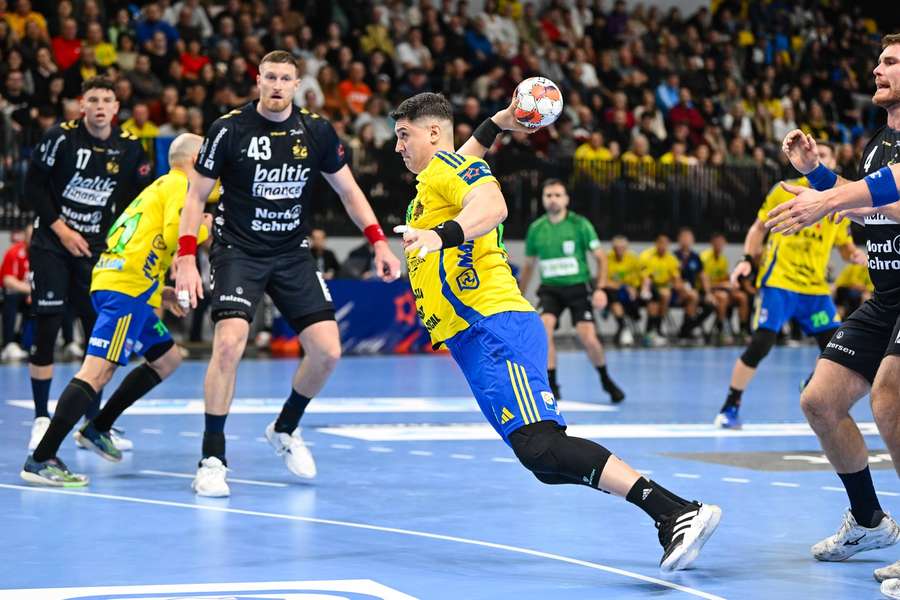 Atac al handbaliștilor de la Potaissa Turda în partida contra celor de la SG Flensburg