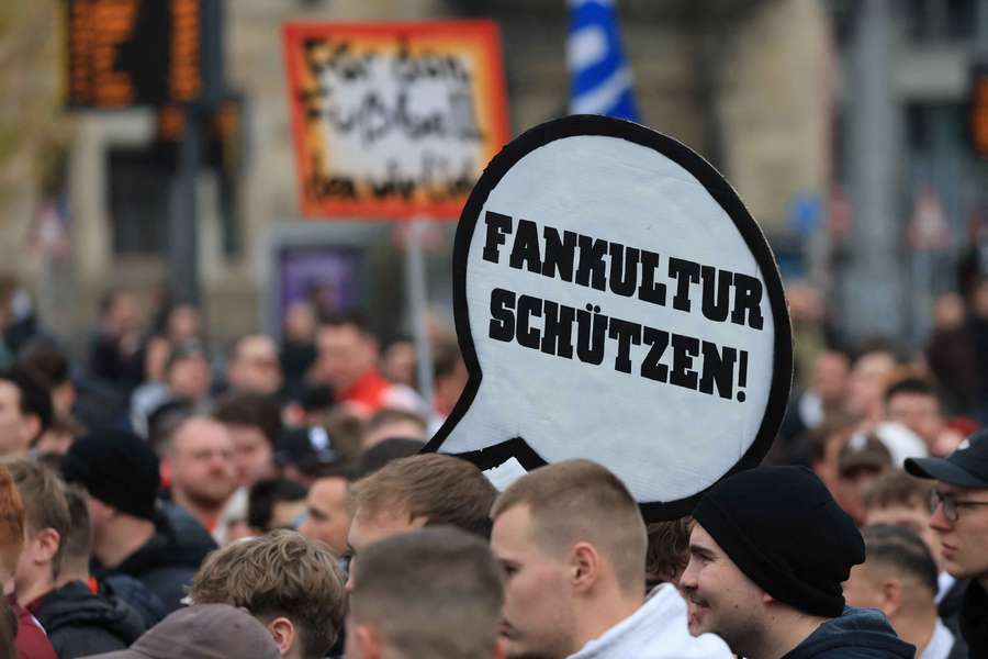 Fan-Protest: Mehrere Tausend auf Demo in Leipzig Fan-Protest: Mehrere Tausend auf Demo in Leipzig