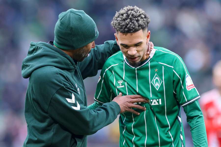 Daniel Thioune im Gespräch mit Justin Njinmah.