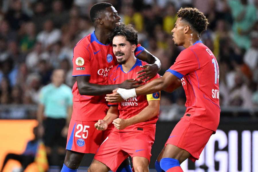 Vitinha celebrando el gol de la victoria para el PSG 