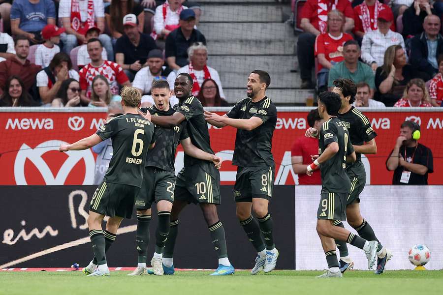 Ilic bejubelt seinen Treffer zum 1:0. Ilic bejubelt seinen Treffer zum 1:0.
