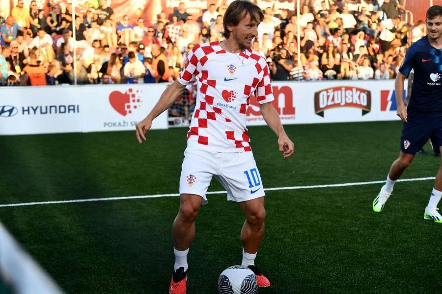 Modric lors d'un entraînement de l'équipe nationale croate ouvert au public.