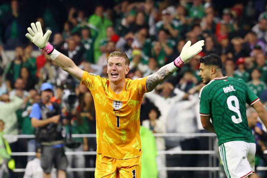 Pickford, ante Raúl Jiménez, en el México-Inglaterra Pickford, ante Raúl Jiménez, en el México-Inglaterra