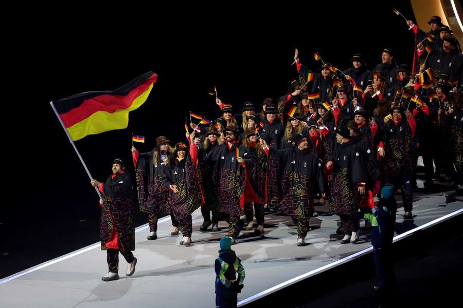 Das Outfit der deutschen Athleten bei der Eröffnungsfeier der Olympischen Spiele 2026 sorgt für Diskussionen.