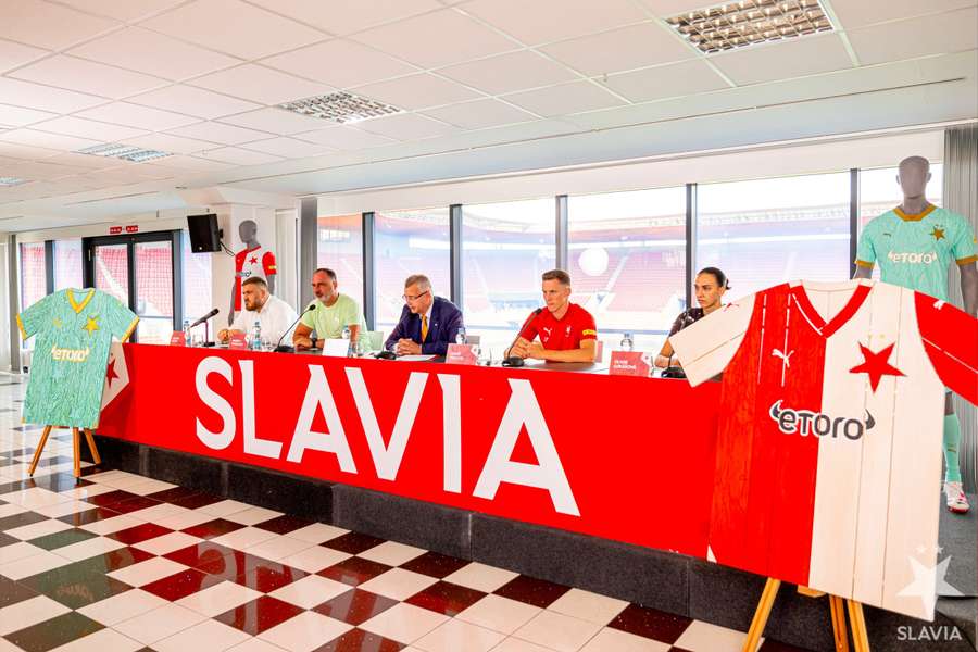 Předsezonní tisková konference pražské Slavie. 