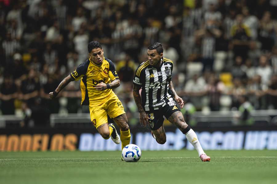 Dudu foi escalado como titular contra o Sport