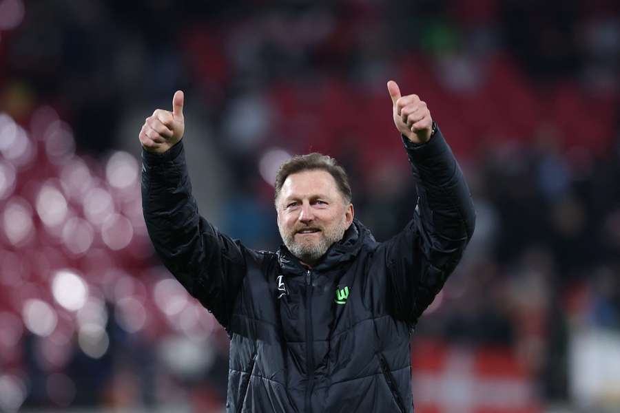 Wolfsburg-Coach Ralph Hasenhüttl will die gute Form aus der Bundesliga auch in den DFB Pokal mitnehmen.