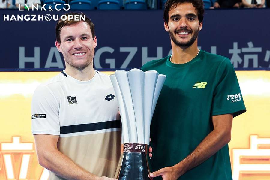 Francisco Cabral com o troféu