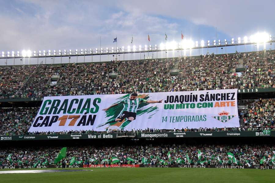 La pancarta de homenaje de la afición del Betis a Joaquín