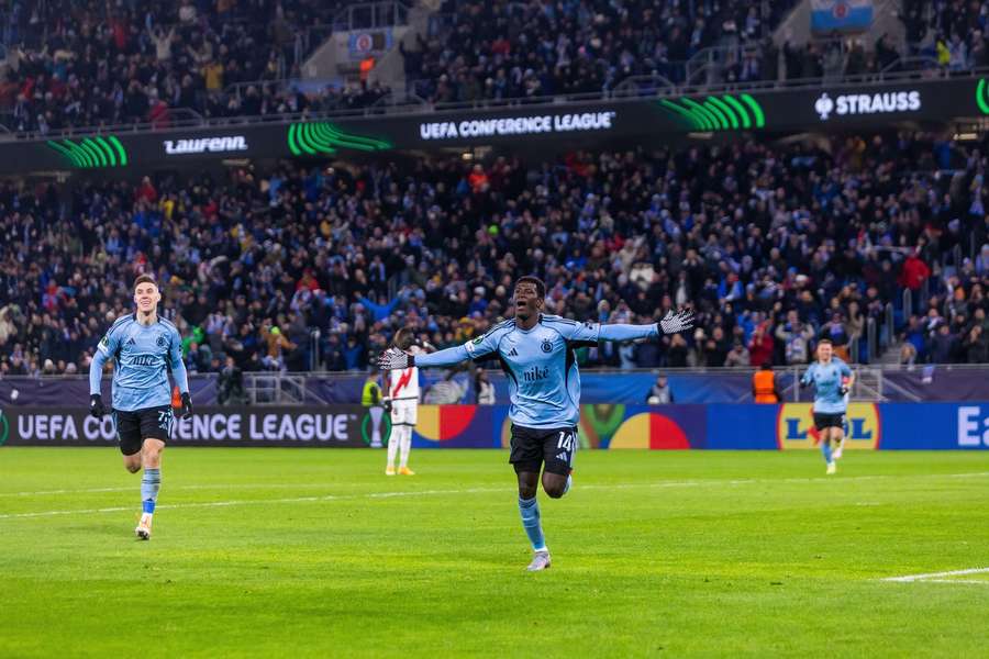 Yirajang, celebrando el segundo del Slovan