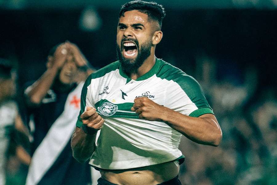 O Coxa buscou o empate na reta final da partida