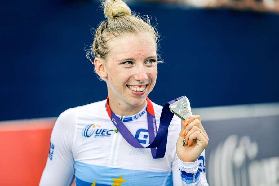 Lorena Wiebes wint ook de tweede etappe van de UAE Tour