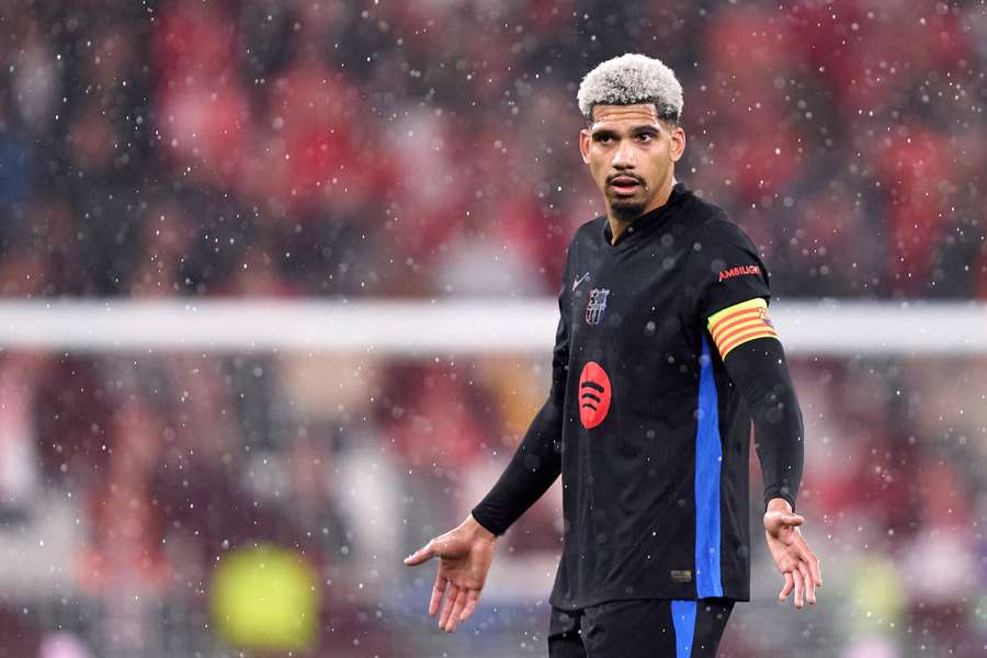 Ronald Araújo renova com o Barcelona até 2031