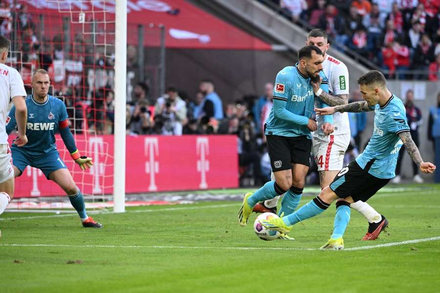 Grimaldo marcou na vitória do Bayer Leverkusen