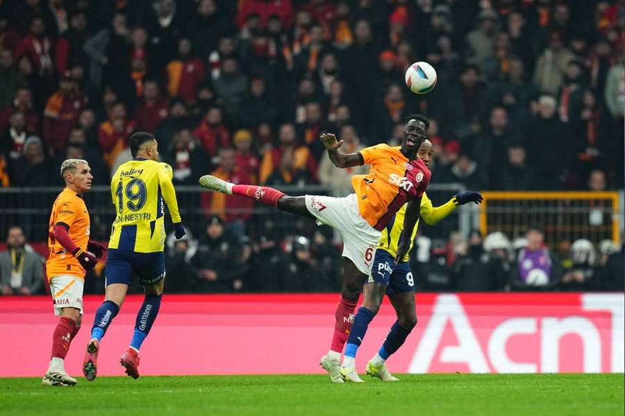 Dávinson Sánchez, central del Galatasaray