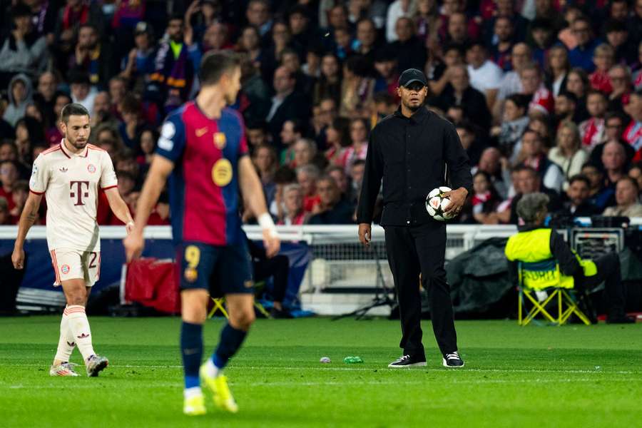 Leichter Gegenwind für Bayern-Trainer Vincent Kompany (r.).