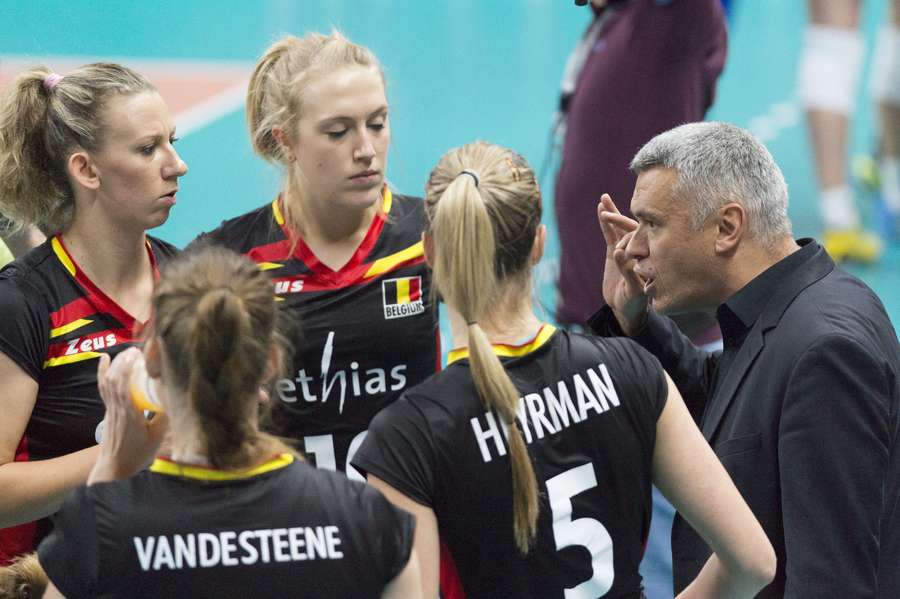 Vande Broek staat al zeventien jaar onder contract als bondscoach van de Belgische vrouwenvolleyploeg