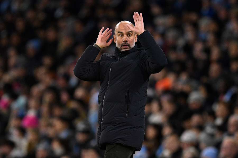 Managerul Pep Guardiola în timpul partidei de campionat cu Tottenham Hotspur.
