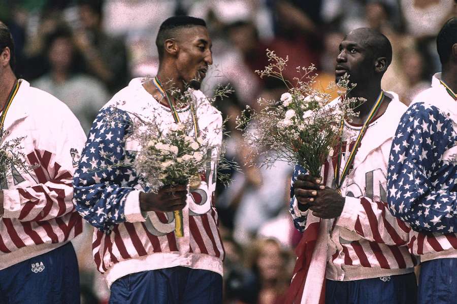 Scottie Pippen aj Michael Jordan reprezentovali USA na olympijských hrách v Barcelone v roku 1992.