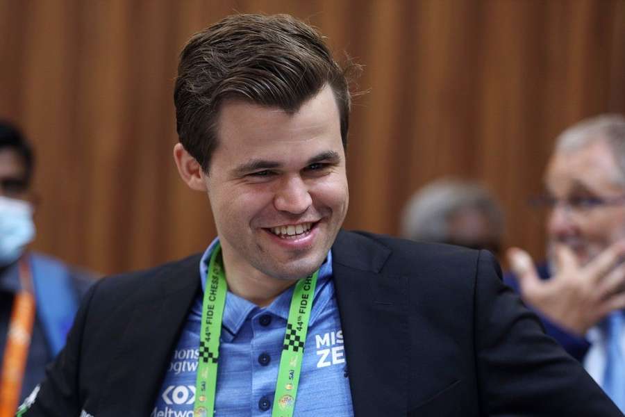 Líder šachového rebríčka Carlsen obvinil z podvádzania svojho 19-ročného súpera