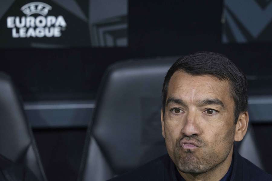 Van Bronckhorst is de trainer van Besiktas