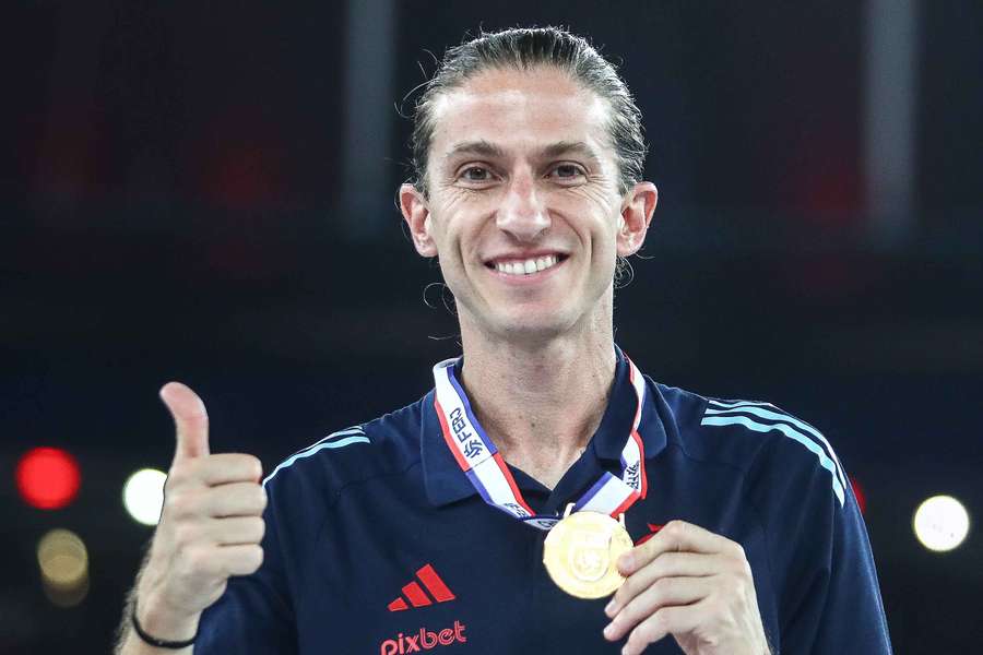 Filipe Luís tem 3 títulos em 27 jogos no comando do Flamengo
