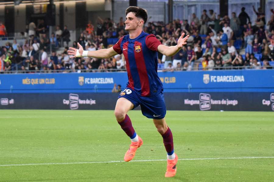 Unai Hernández celebra un gol con el Barça B