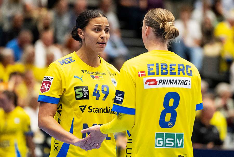 Stine Eiberg i aktion for NFH mod Storhamar Håndball.