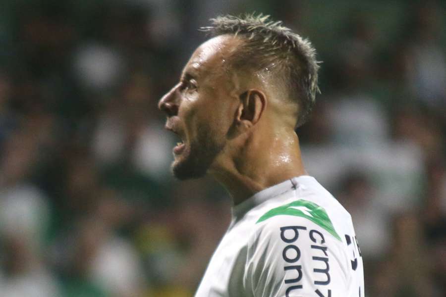Rafinha durante jogo do Campeonato Paranaense