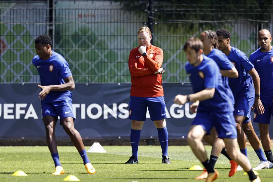 Koeman op de training van zaterdagmiddag