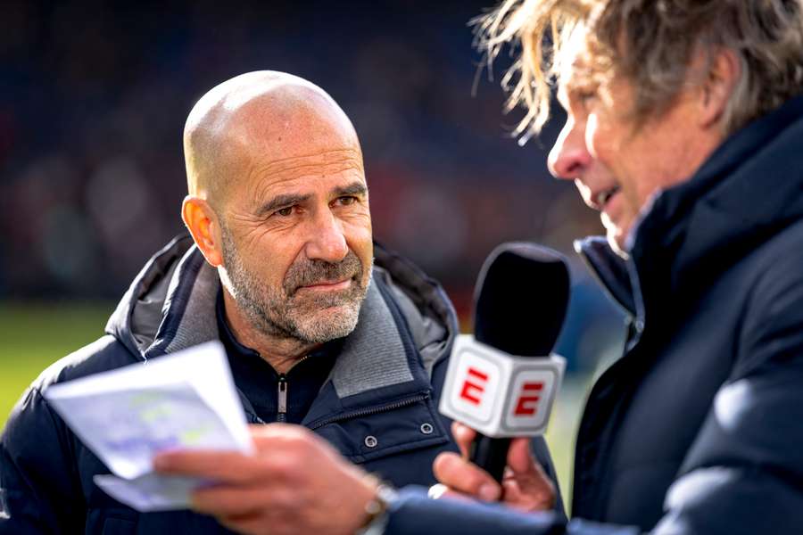 Antrenorul lui PSV, Peter Bosz, acordă un interviu Antrenorul lui PSV, Peter Bosz, acordă un interviu