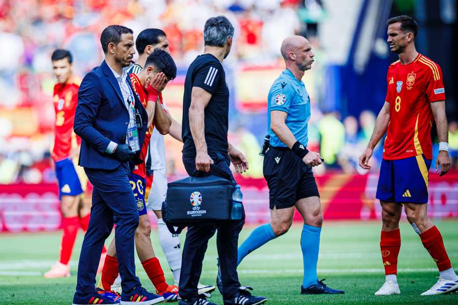 Pedri retira-se lesionado no jogo entre Espanha e Alemanha