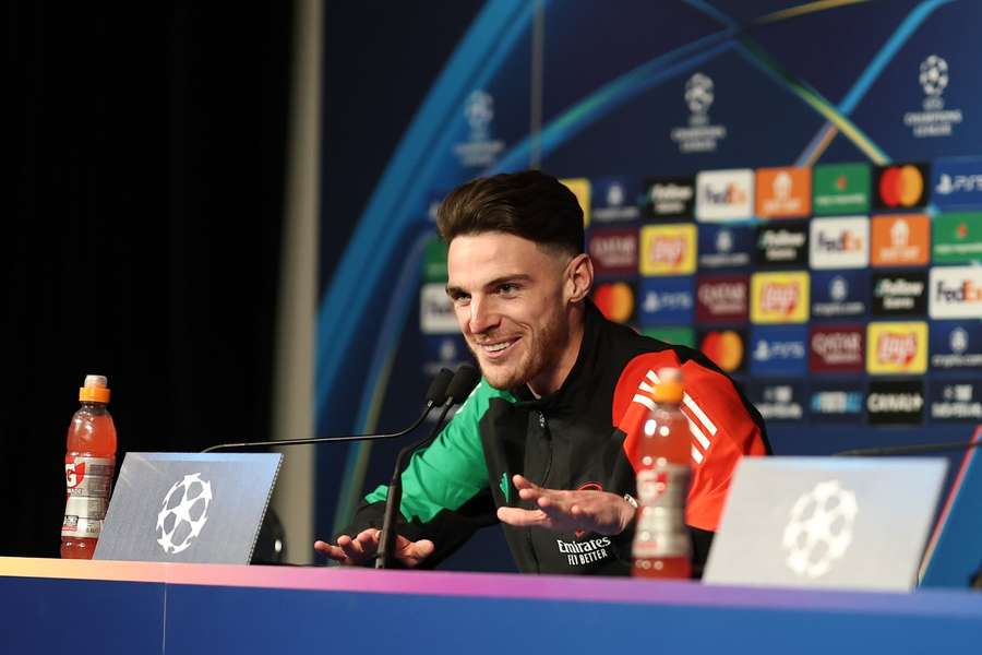 Declan Rice na tiskové konferenci před středečním duelem v Paříži. Declan Rice na tiskové konferenci před středečním duelem v Paříži.