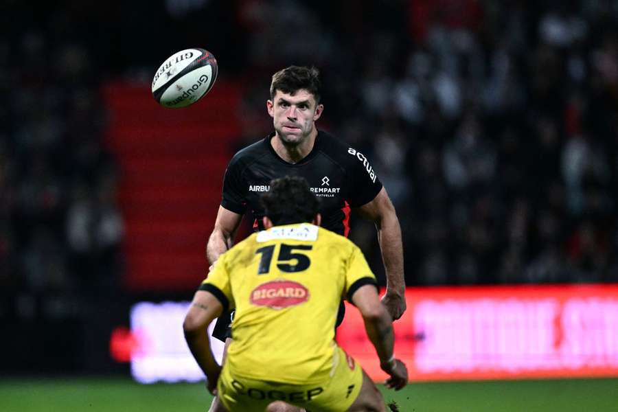 Kinghorn (rear) in action for Toulouse