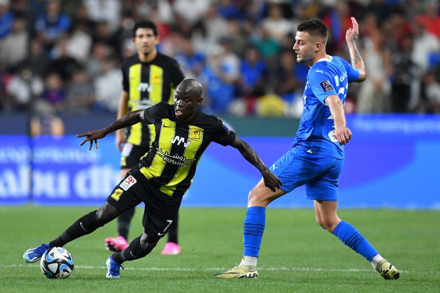 Al-Hilal e Al-Ittihad entram em campo de olho no topo da tabela