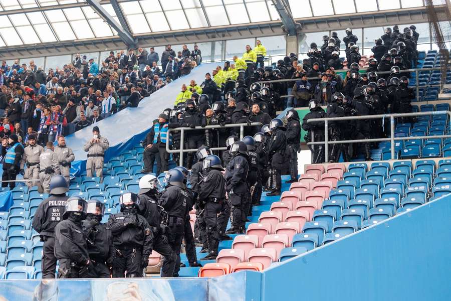 Viel Polizei musste im Stadion für Sicherheit sorgen