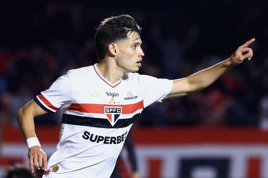 Bobadilla comemora gol do São Paulo no Morumbis