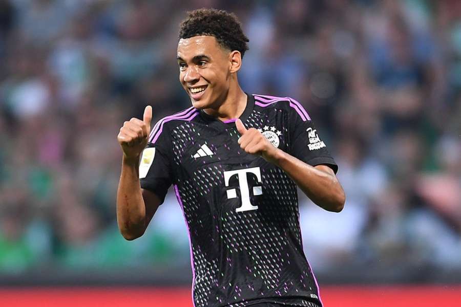 Jamal Musiala sofre lesão na coxa em treino do Bayern de Munique