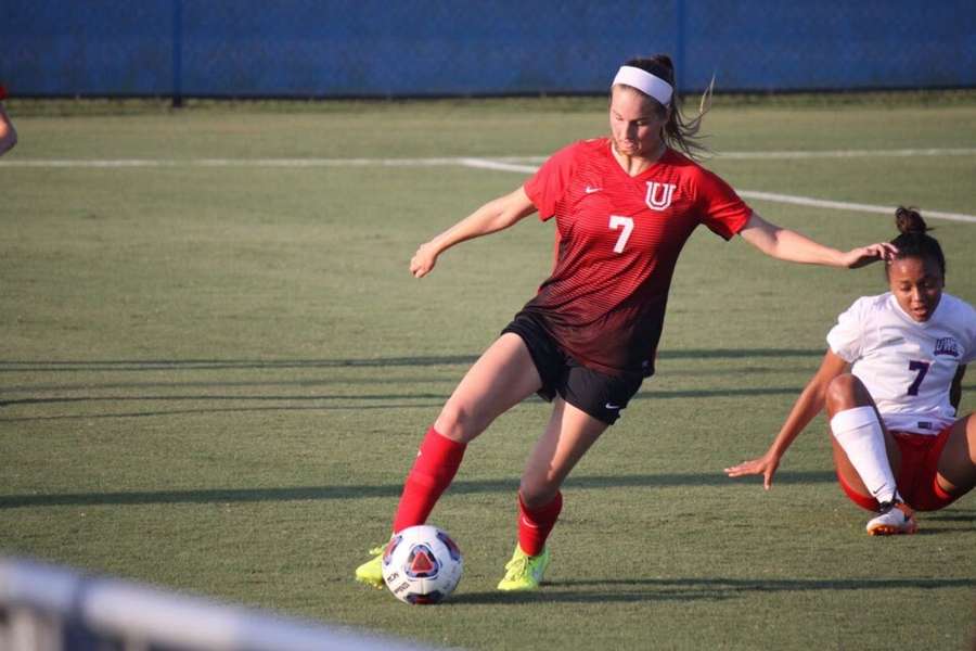 Shelby passou pelo futebol universitário nos Estados Unidos