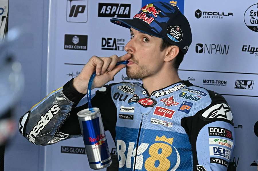 Alex Márquez dio la sorpresa al superar a su hermano.