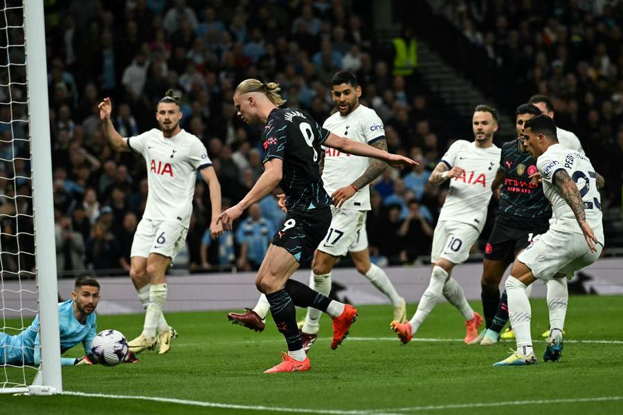 Manchester City's Norwegian striker #09 Erling Haaland (C) shoots and scores his team first goal