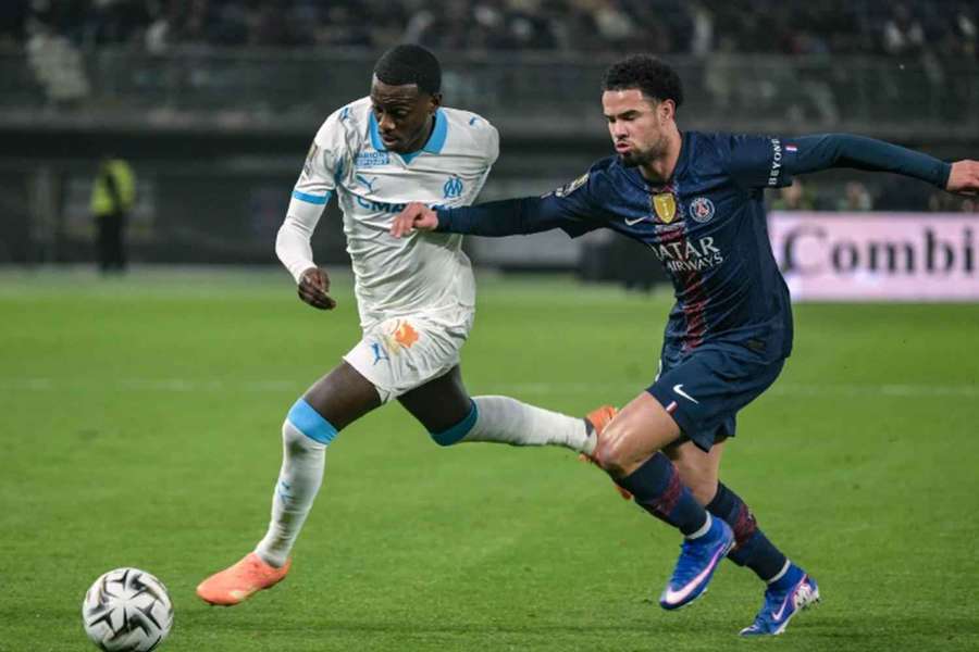 Timothy Weah (vlevo) a Warren Zaïre-Emery ve Francouzském superpoháru