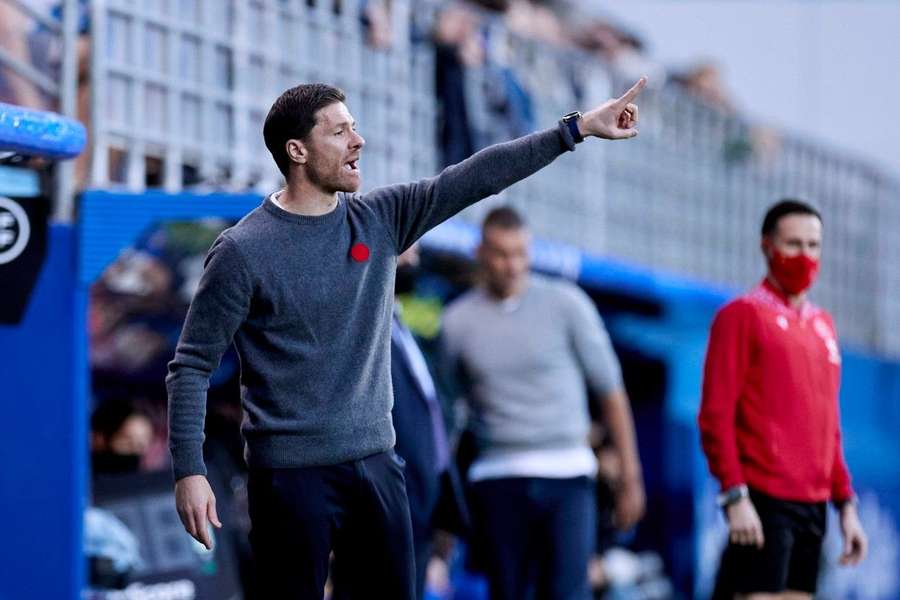 Xabi Alonso je horúcim kandidátom na lavičku Leverkusenu.