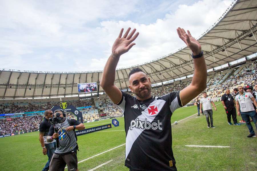 Payet se apresentou para a torcida neste domingo (20)