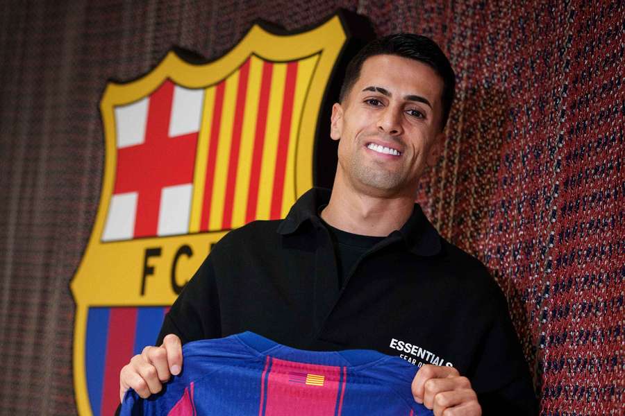 João Cancelo volta ao Barcelona