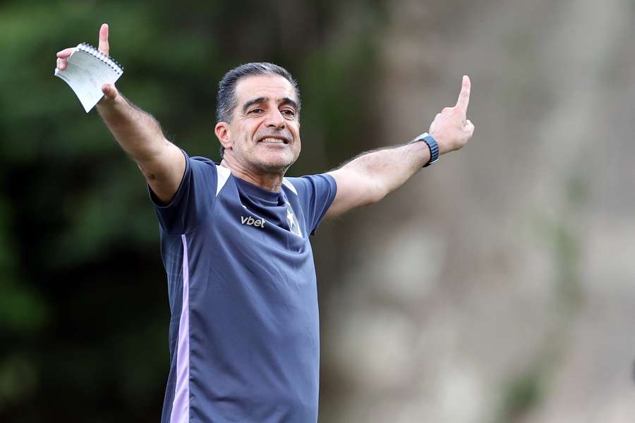 Renato Paiva assumiu o Botafogo no fim de fevereiro Renato Paiva assumiu o Botafogo no fim de fevereiro