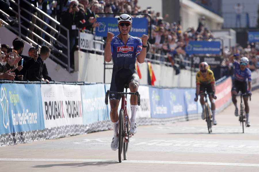 Van der Poel won in april dit jaar Paris-Roubaix