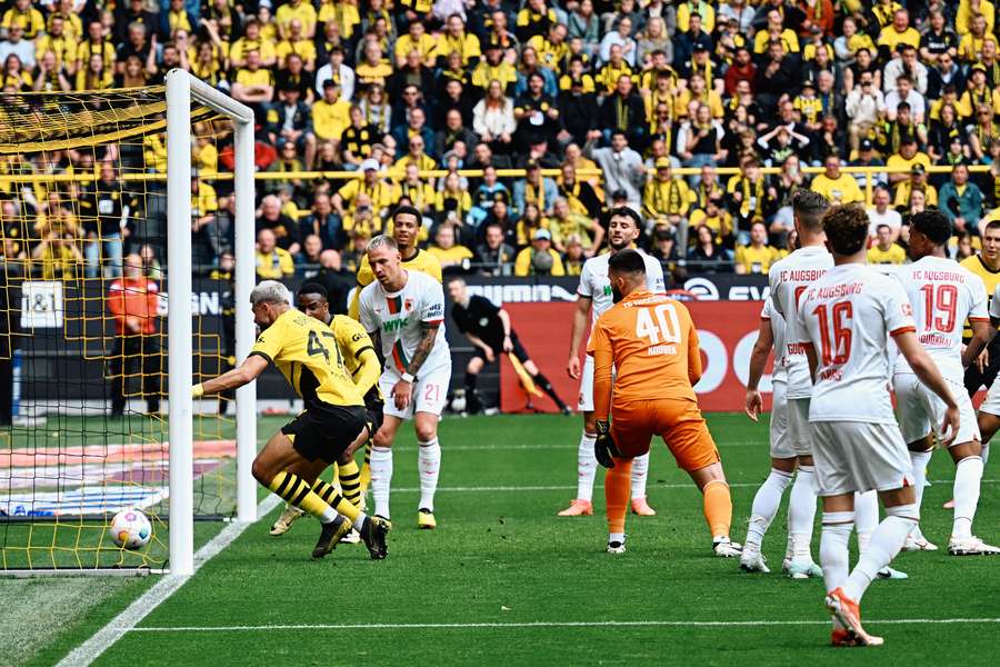 Tomas Koubek ha dovuto pescare la palla dalla rete cinque volte a Dortmund.
