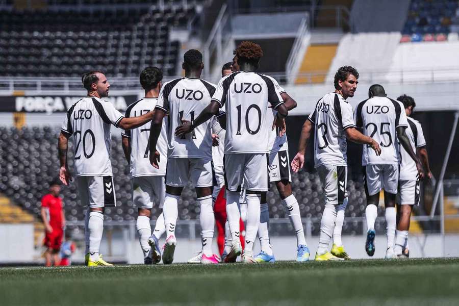 Vitória SC vai estagiar no Algarve Vitória SC vai estagiar no Algarve